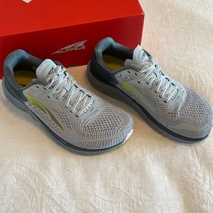 Altra Torin 5 - Men’s Gray/Lime- Size 9